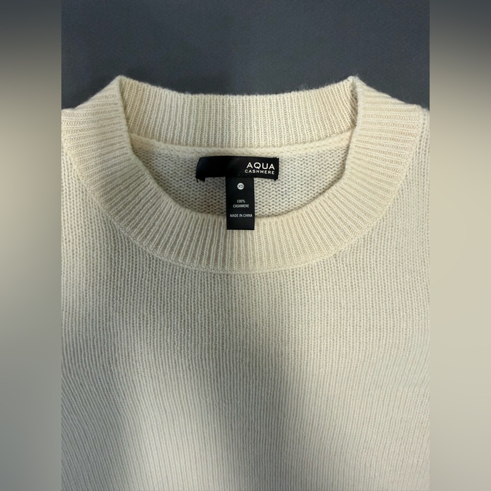 AQUA Cashmere
Puff-Sleeve Cashmere Sweater , size XS - Picture 6 of 12